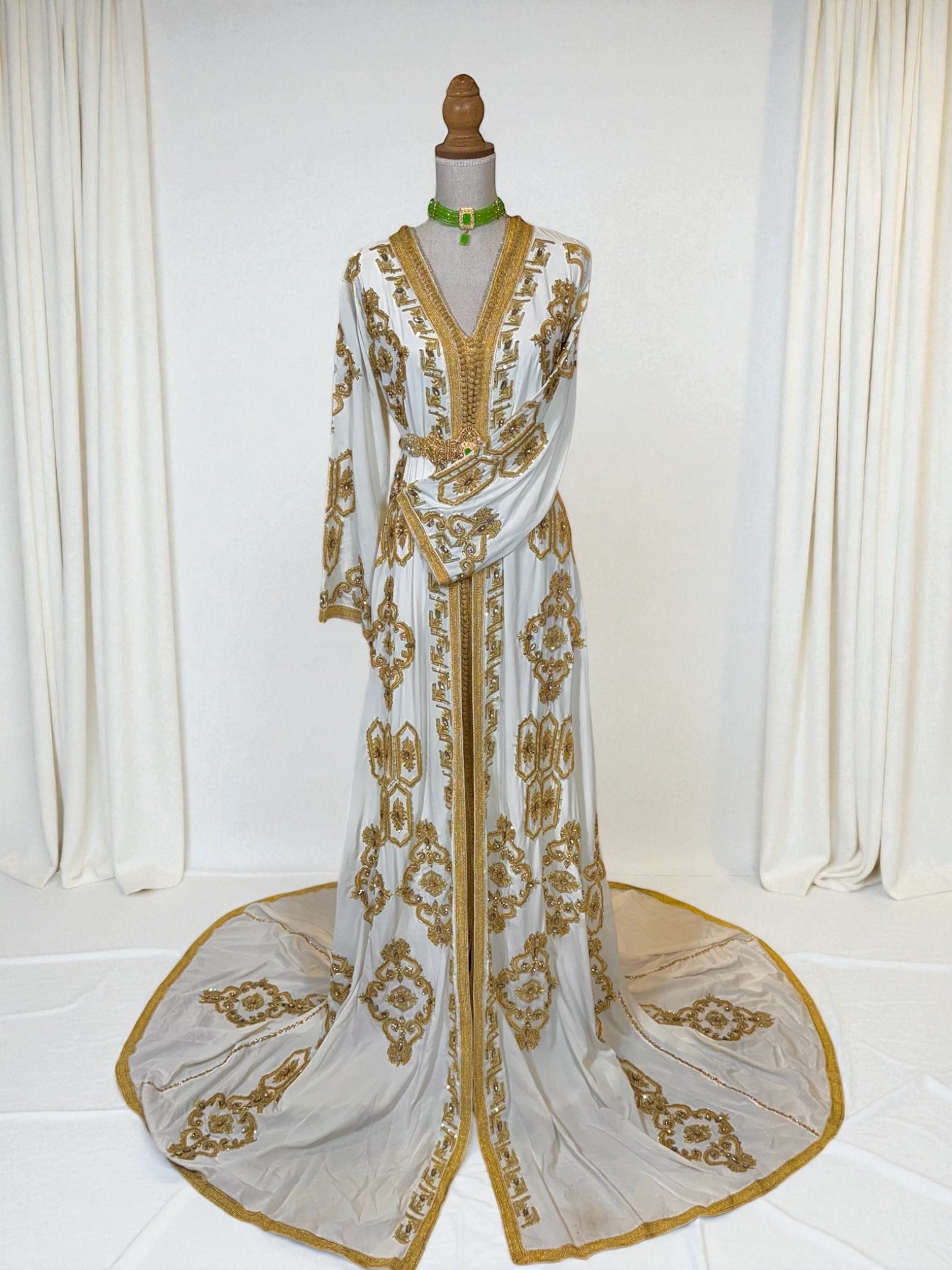Robe - White and Gold