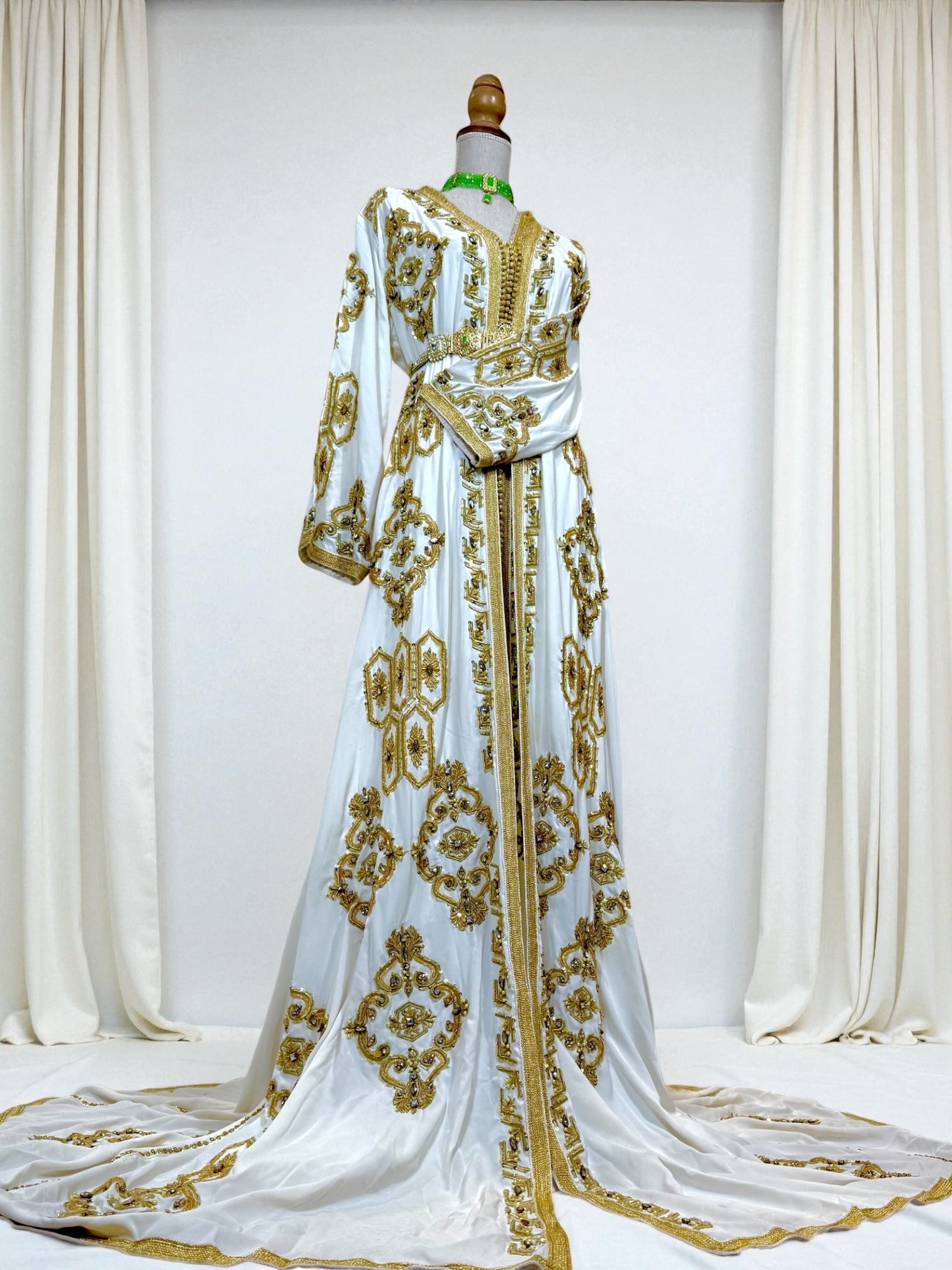Robe - White and Gold